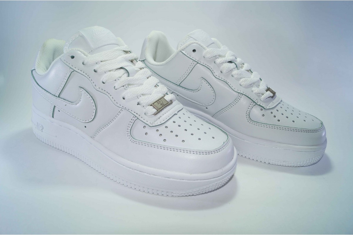 Форсы найк москва. Nike Air Force 1 White. Nike Air Force 1 белые. Nike Air Force 2 White. Nike Air Force 1 Low Pure White Leather.